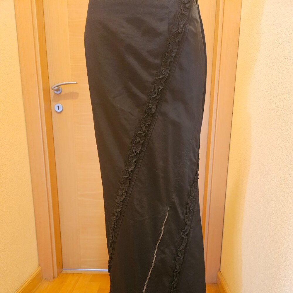 TEMPO PARIS BLACK MAXI SKIRT WITH RUFFLES AND FRONT ZIP SLIT, SIZE M